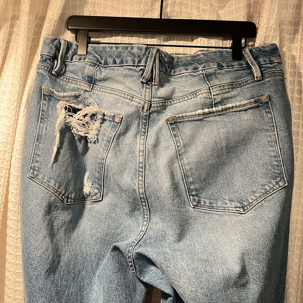 High Rise Distressed Crop Jeans - Picture 5 of 7